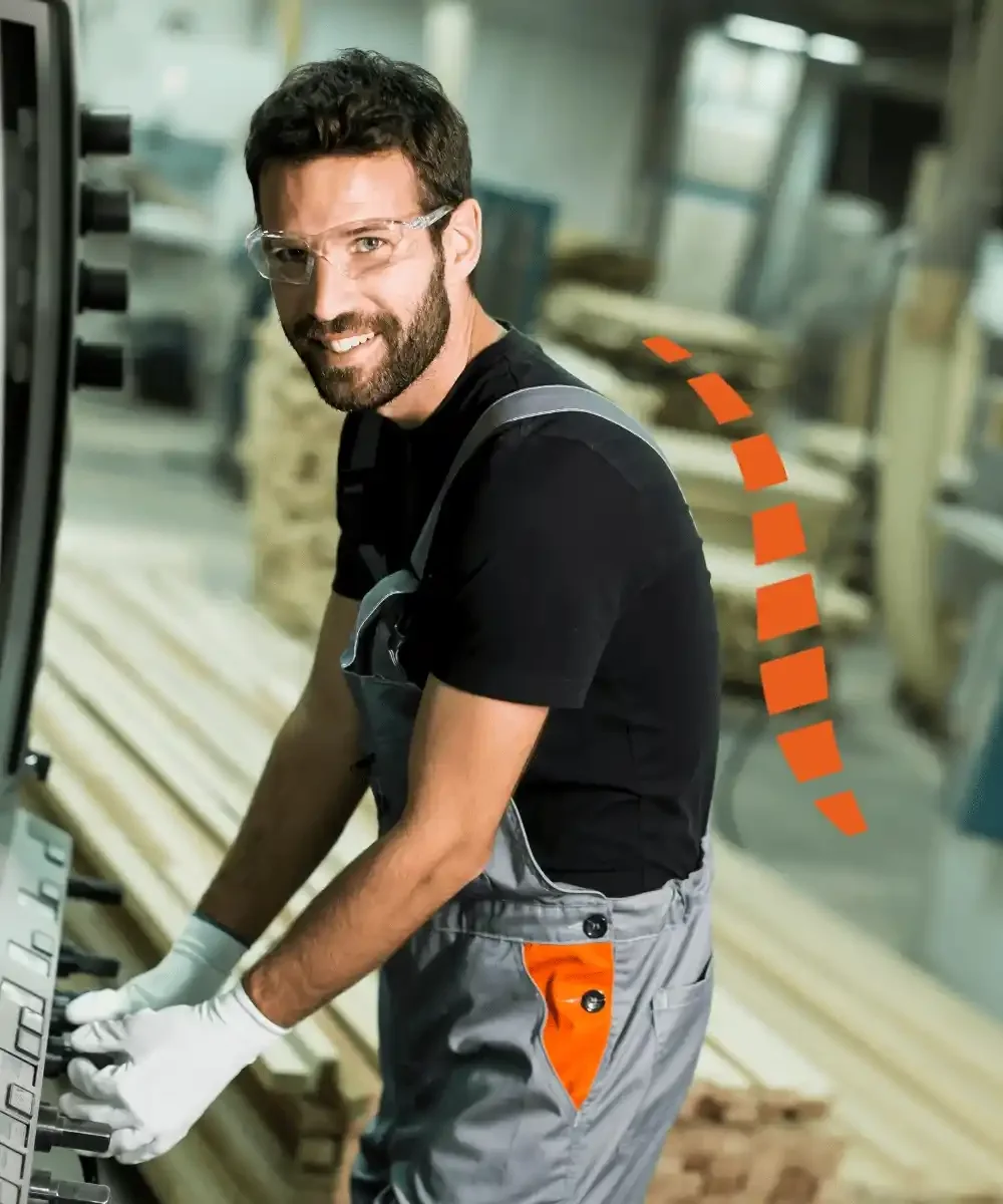 Opérateur à son poste de travail debout, en atelier
